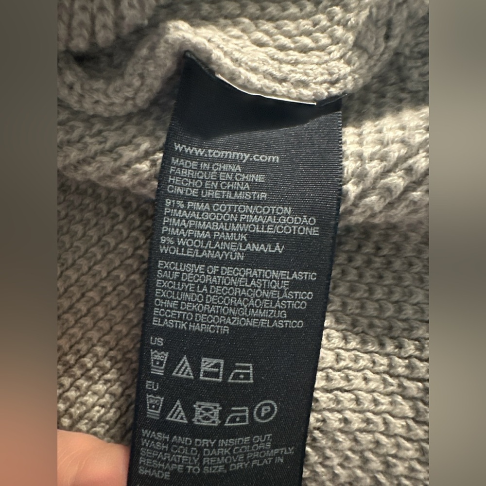 Tommy Hilfiger Men's V-Neck Gray Knit Sweater Cotton/Wool Blend - Picture 5 of 5